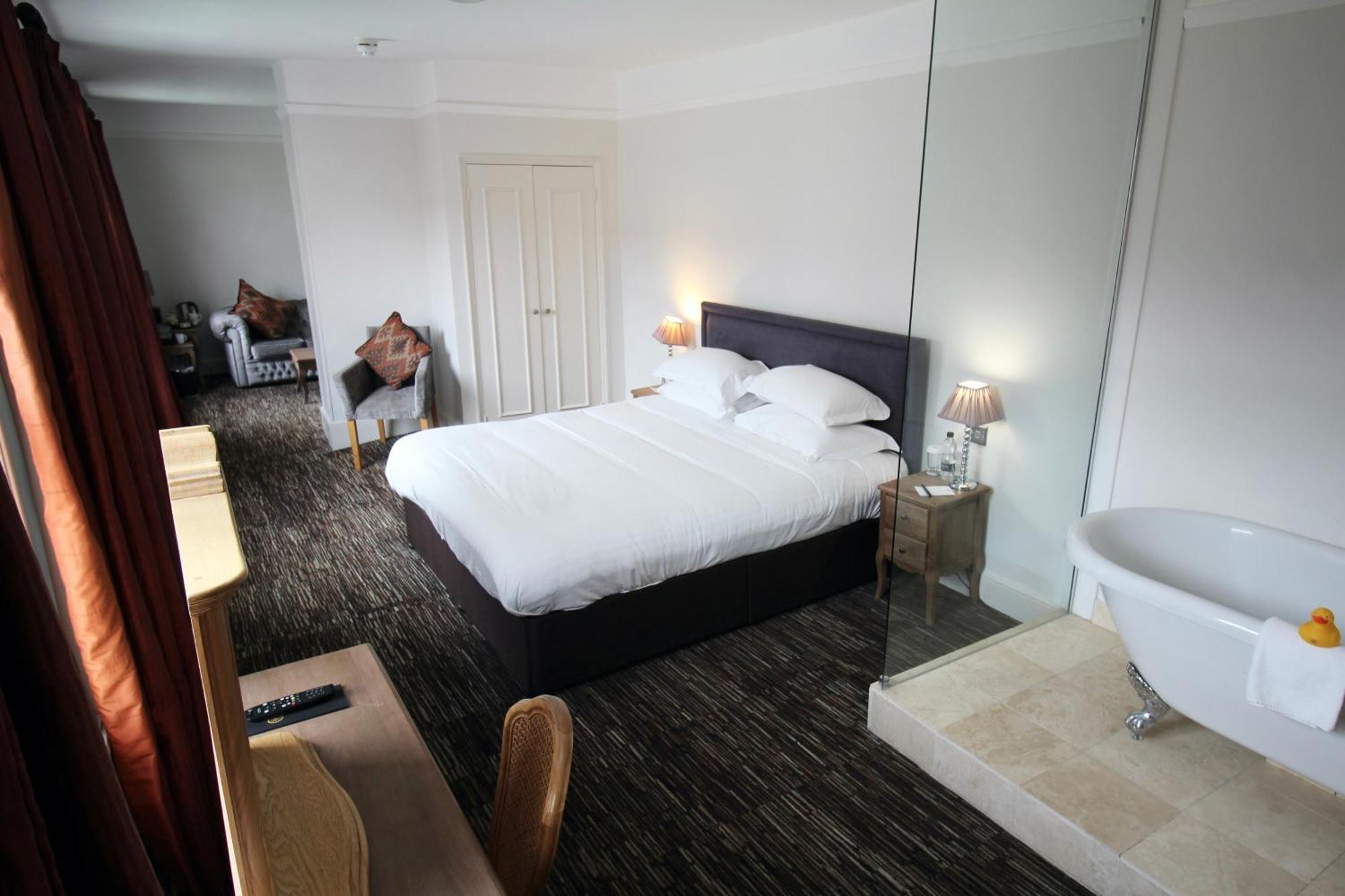 The Saracens Head Hotel Great Dunmow Eksteriør bilde