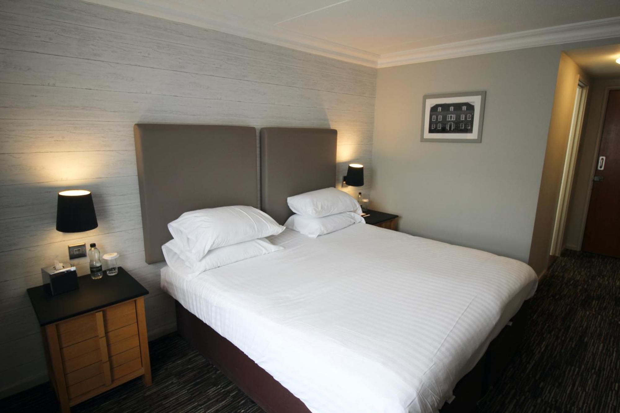 The Saracens Head Hotel Great Dunmow Eksteriør bilde