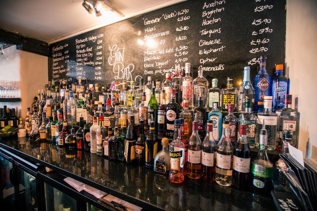 The Saracens Head Hotel Great Dunmow Eksteriør bilde