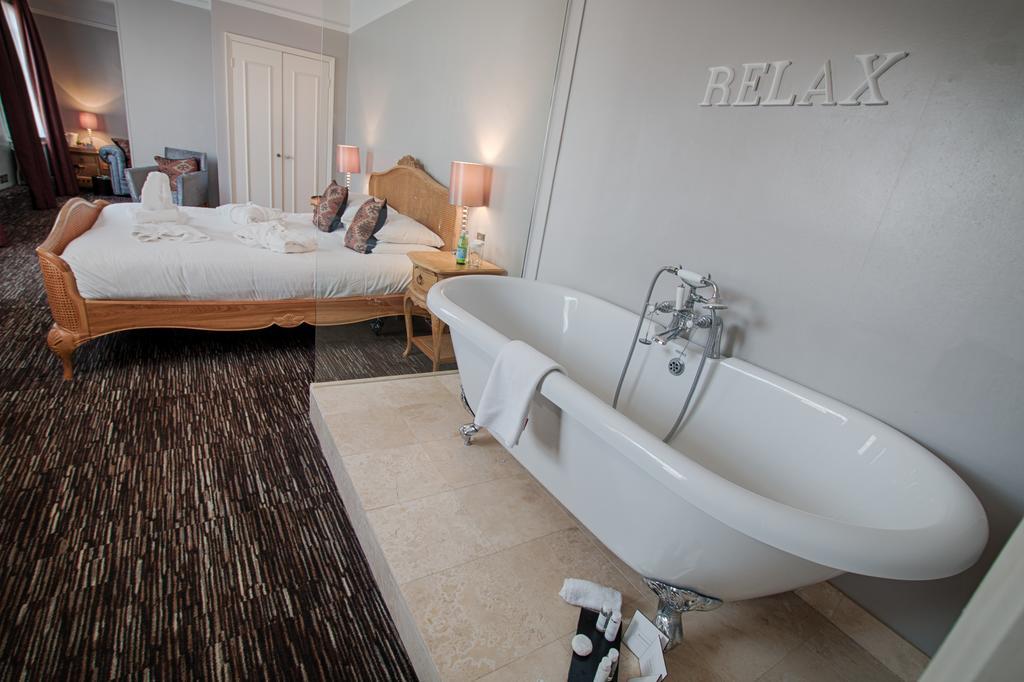 The Saracens Head Hotel Great Dunmow Eksteriør bilde