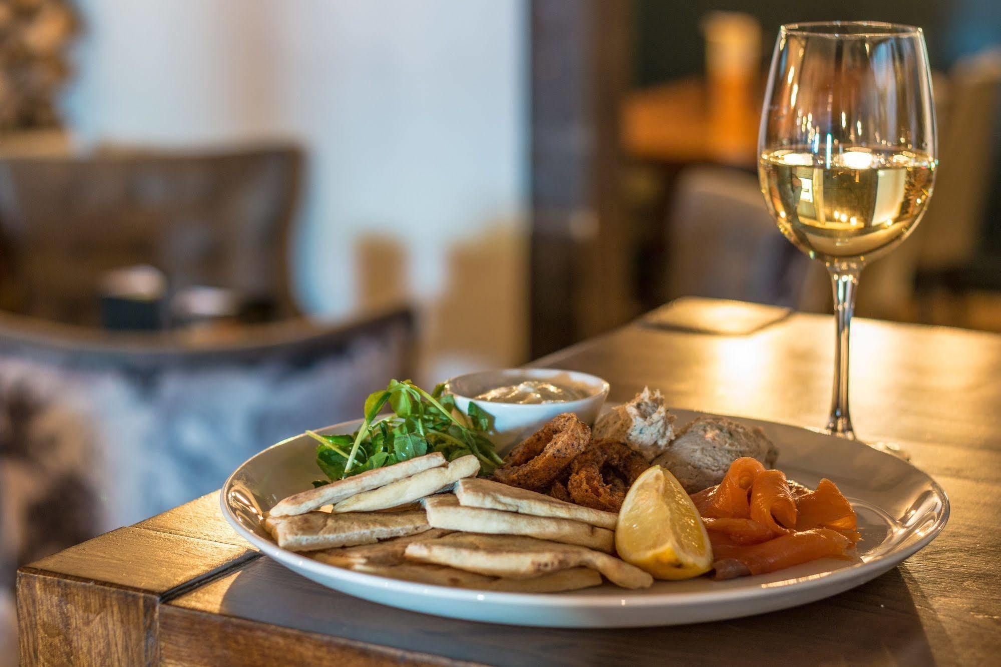 The Saracens Head Hotel Great Dunmow Eksteriør bilde