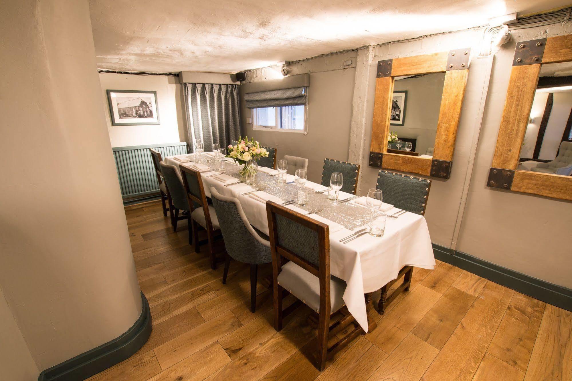 The Saracens Head Hotel Great Dunmow Eksteriør bilde