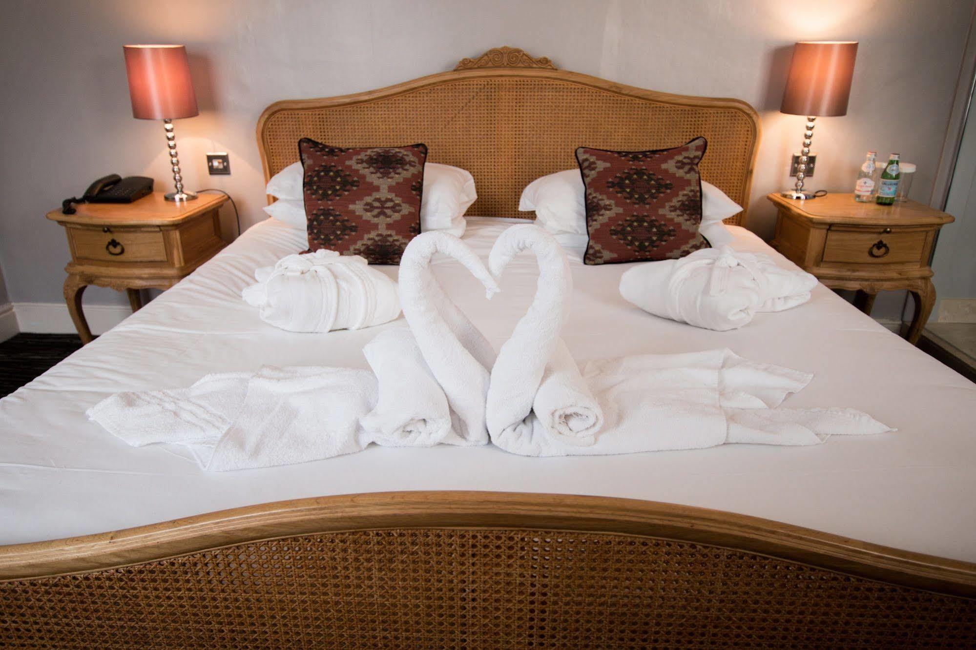 The Saracens Head Hotel Great Dunmow Eksteriør bilde